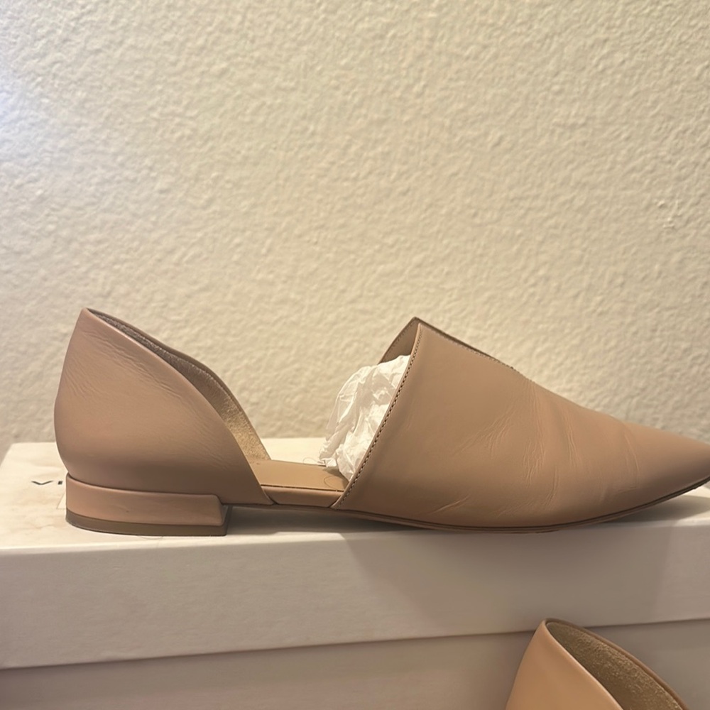 Vince Tan Flats Sleek Minimalist Design w/box - Picture 2 of 8